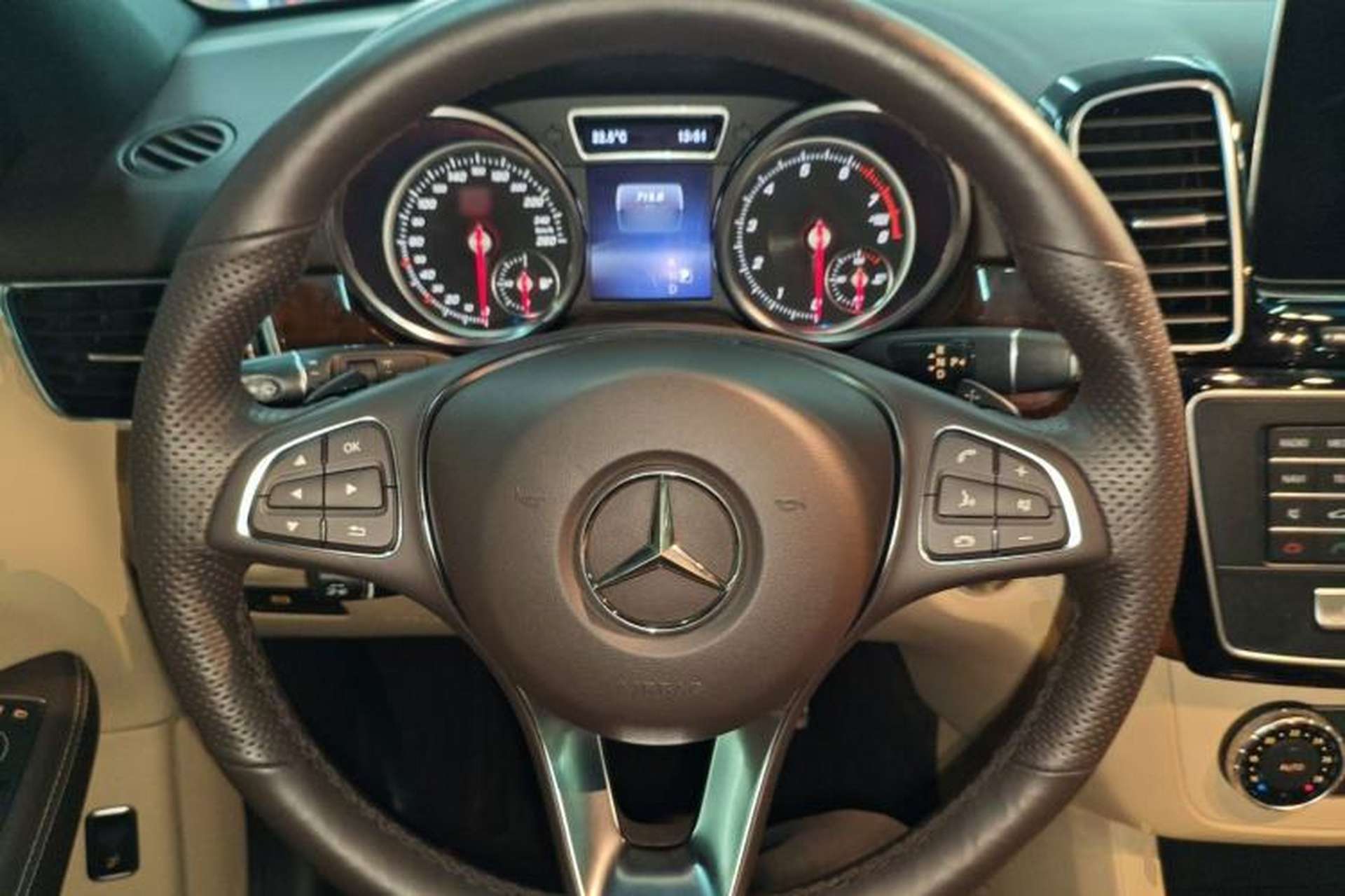 Used Mercedes-Benz GLE-Class 2018 GLE 400 4MATIC Steering Wheel