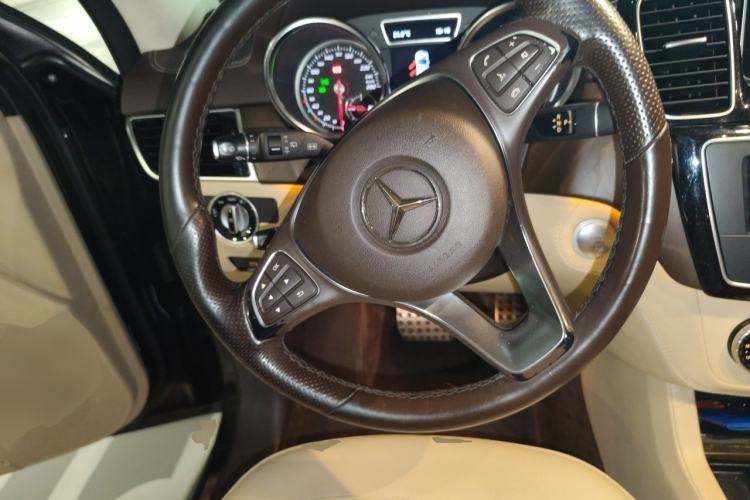 Used Mercedes-Benz GLE-Class 2018 GLE 400 4MATIC U.S. specification Steering Wheel