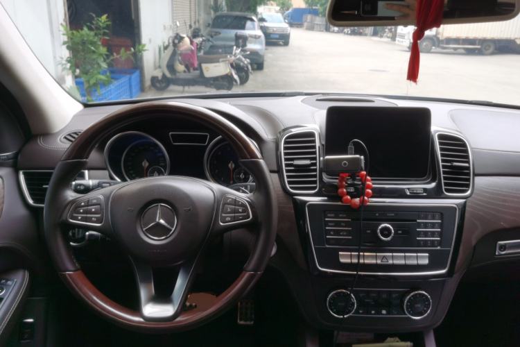 Used Mercedes-Benz GLE-Class 2018 GLE 400 4MATIC U.S. specification Steering Wheel
