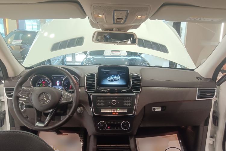 Used Mercedes-Benz GLE-Class 2018 GLE 400 4MATIC U.S. specification Center Console