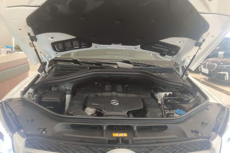 Used Mercedes-Benz GLE-Class 2018 GLE 400 4MATIC U.S. specification Engine Bay
