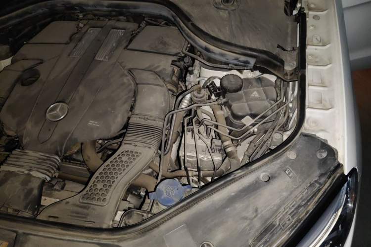 Used Mercedes-Benz GLE-Class  Engine Bay Left
