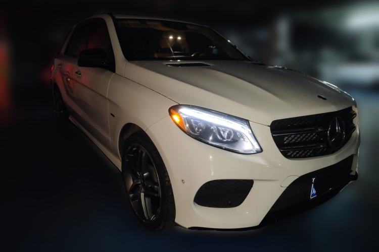 Used Mercedes-Benz GLE-Class  Front Right 45 Deg