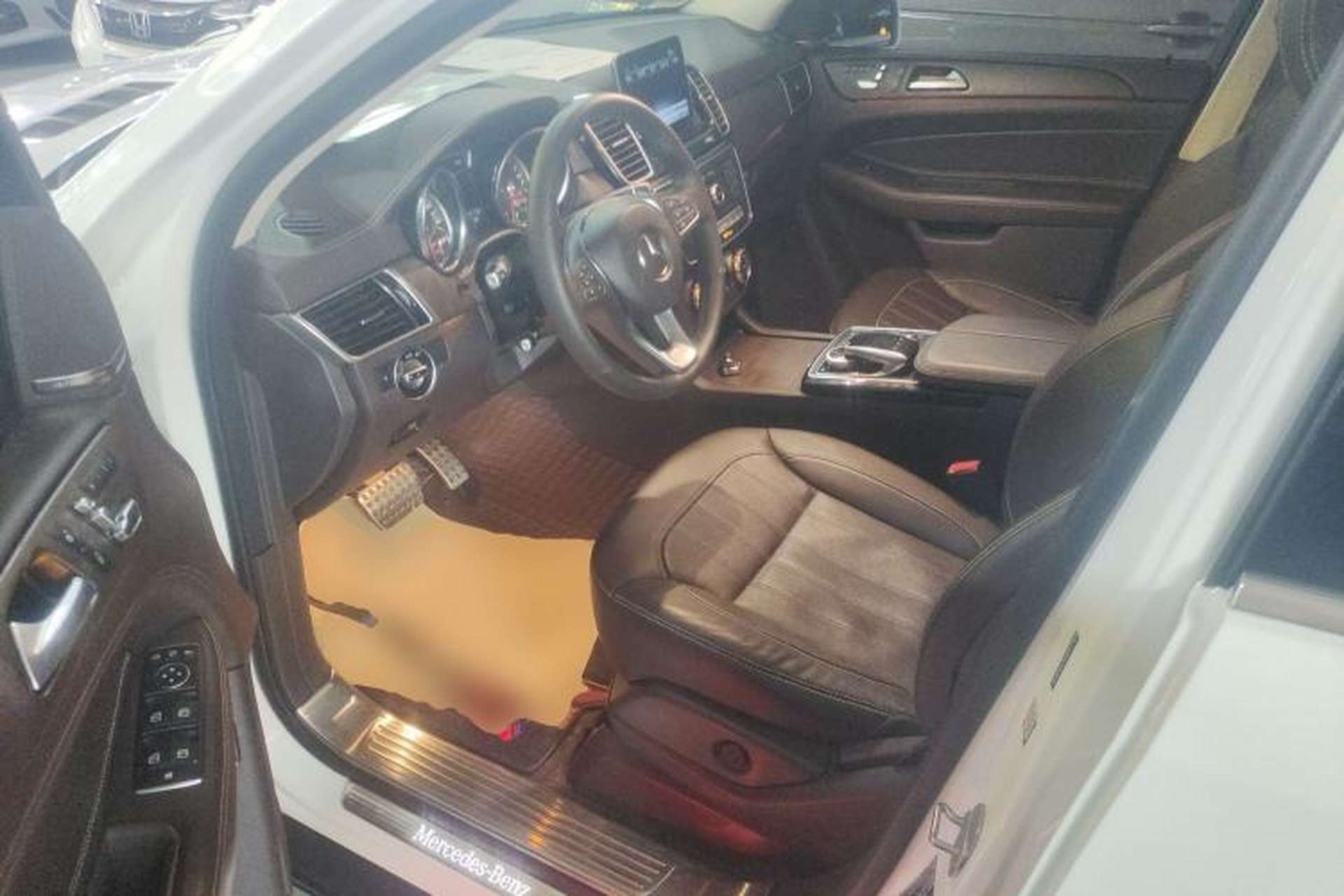 Used Mercedes-Benz GLE-Class 2018 GLE 400 4MATIC U.S. specification Interior 3
