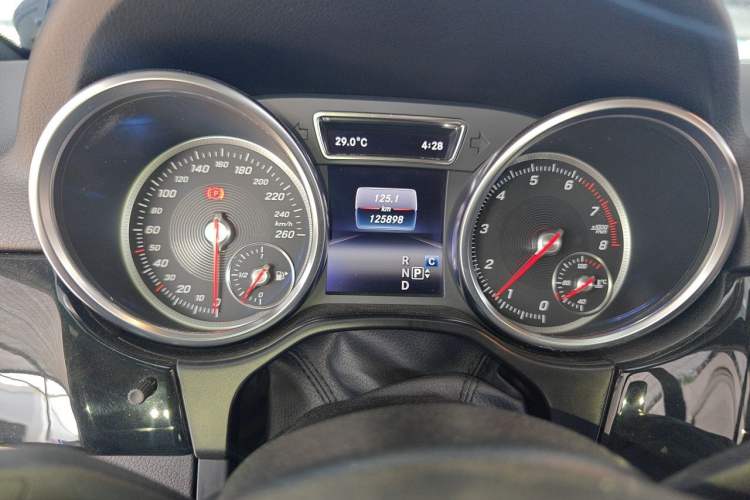 Used Mercedes-Benz GLE-Class  Odometer Close Up