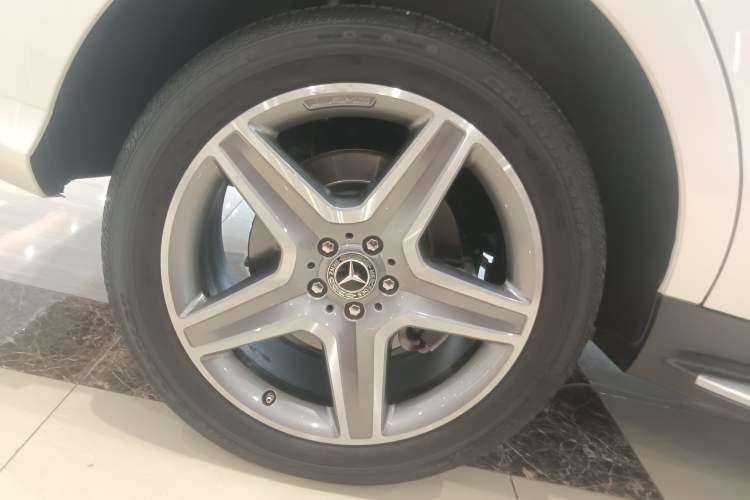 Used Mercedes-Benz GLE-Class 2018 GLE 400 4MATIC U.S. specification Right Rear Wheel Hub