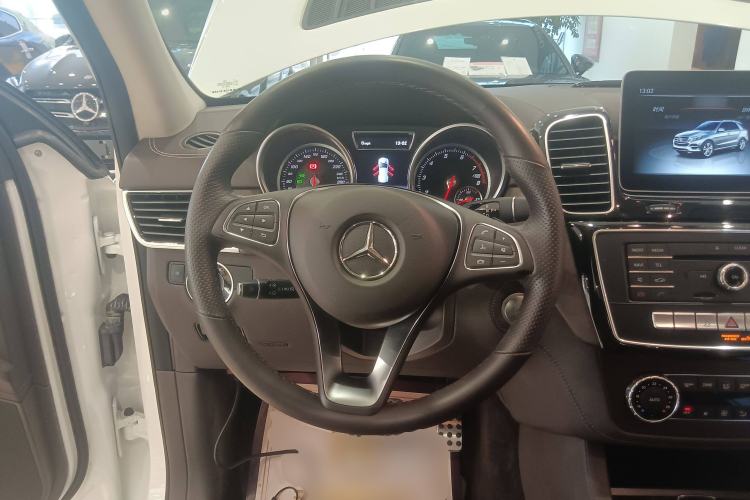 Used Mercedes-Benz GLE-Class 2018 GLE 400 4MATIC U.S. specification Steering Wheel