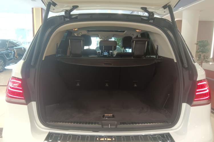 Used Mercedes-Benz GLE-Class 2018 GLE 400 4MATIC U.S. specification Trunk