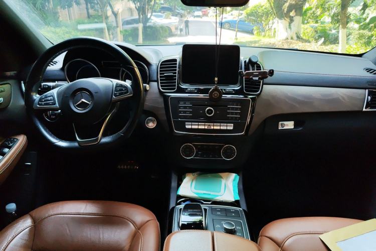 Used Mercedes-Benz GLE-Class  Center Console