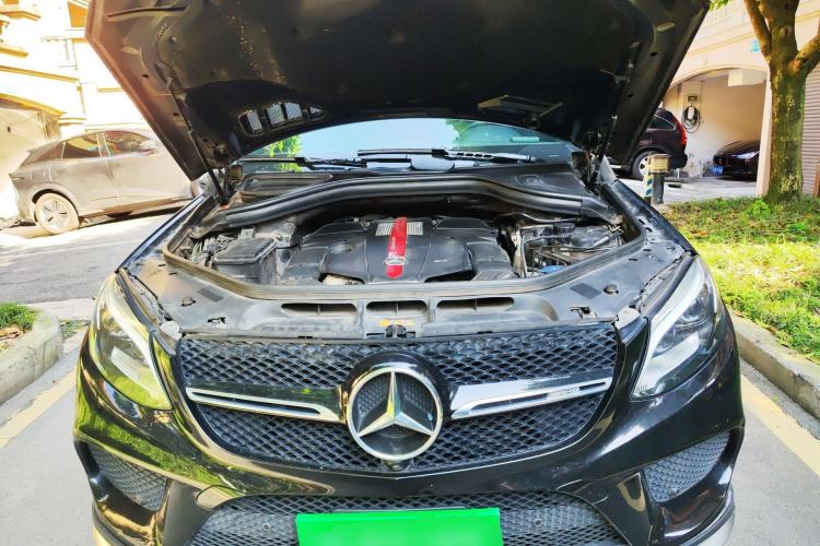 Used Mercedes-Benz GLE-Class  Engine Bay