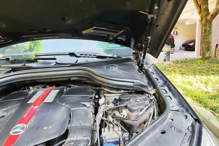 Used Mercedes-Benz GLE-Class  Engine Bay Left