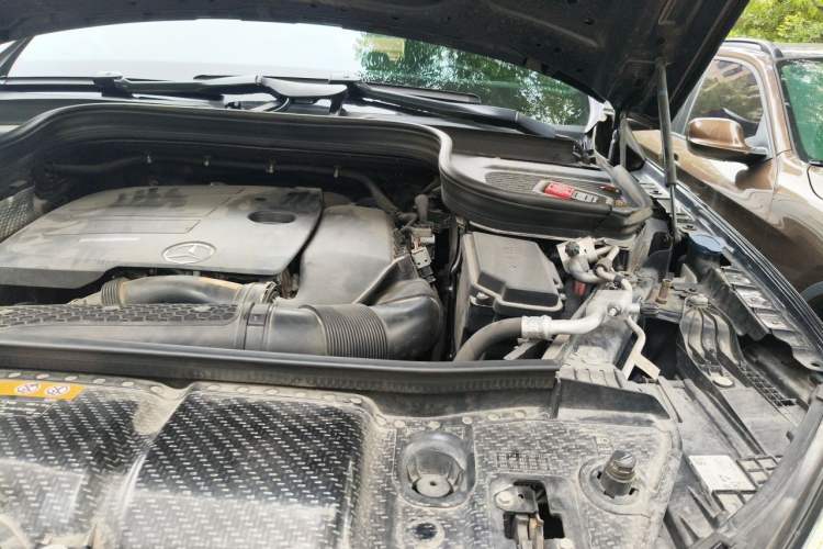 Used Mercedes-Benz GLE-Class  Engine Bay Left