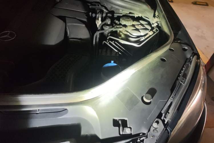 Used Mercedes-Benz GLE-Class  Engine Bay Left