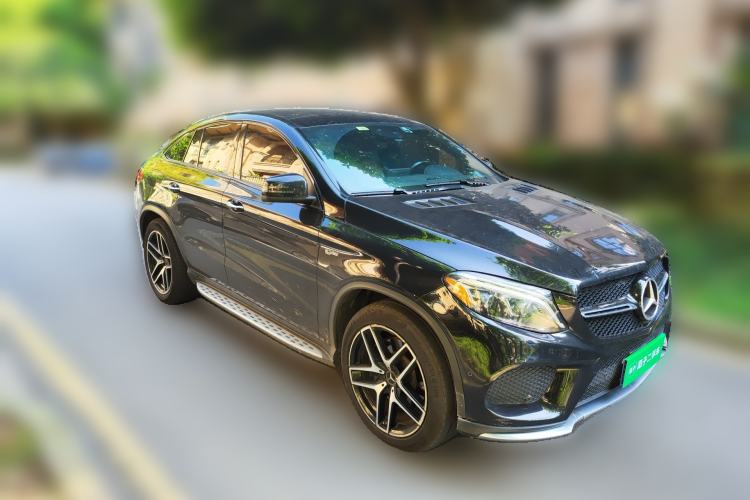 Used Mercedes-Benz GLE-Class  Front Right 45 Deg