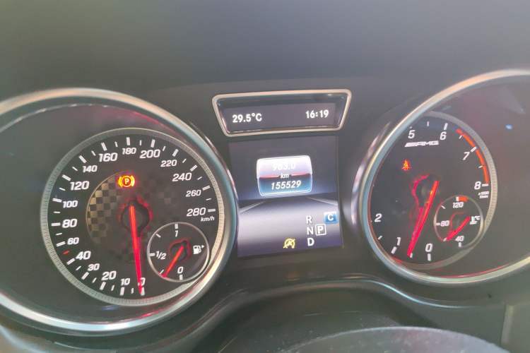 Used Mercedes-Benz GLE-Class  Odometer Close Up