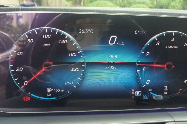 Used Mercedes-Benz GLE-Class  Odometer Close Up