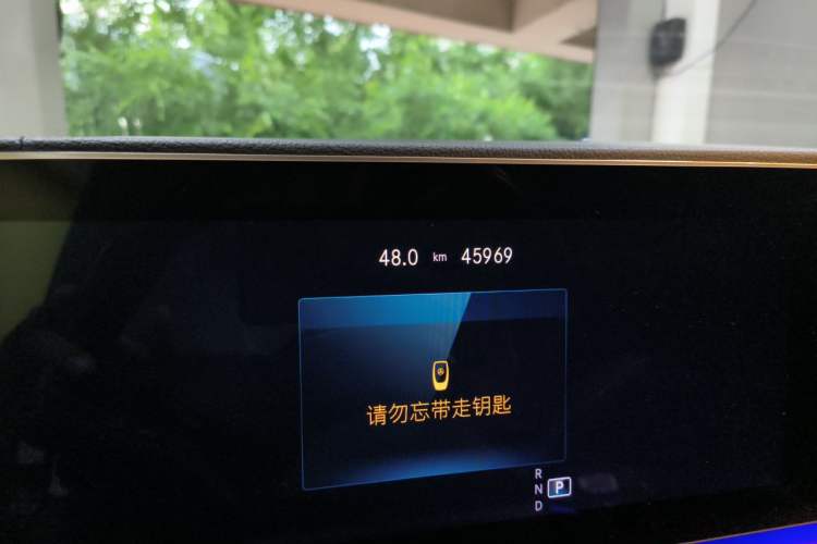 Used Mercedes-Benz GLE-Class  Odometer Close Up