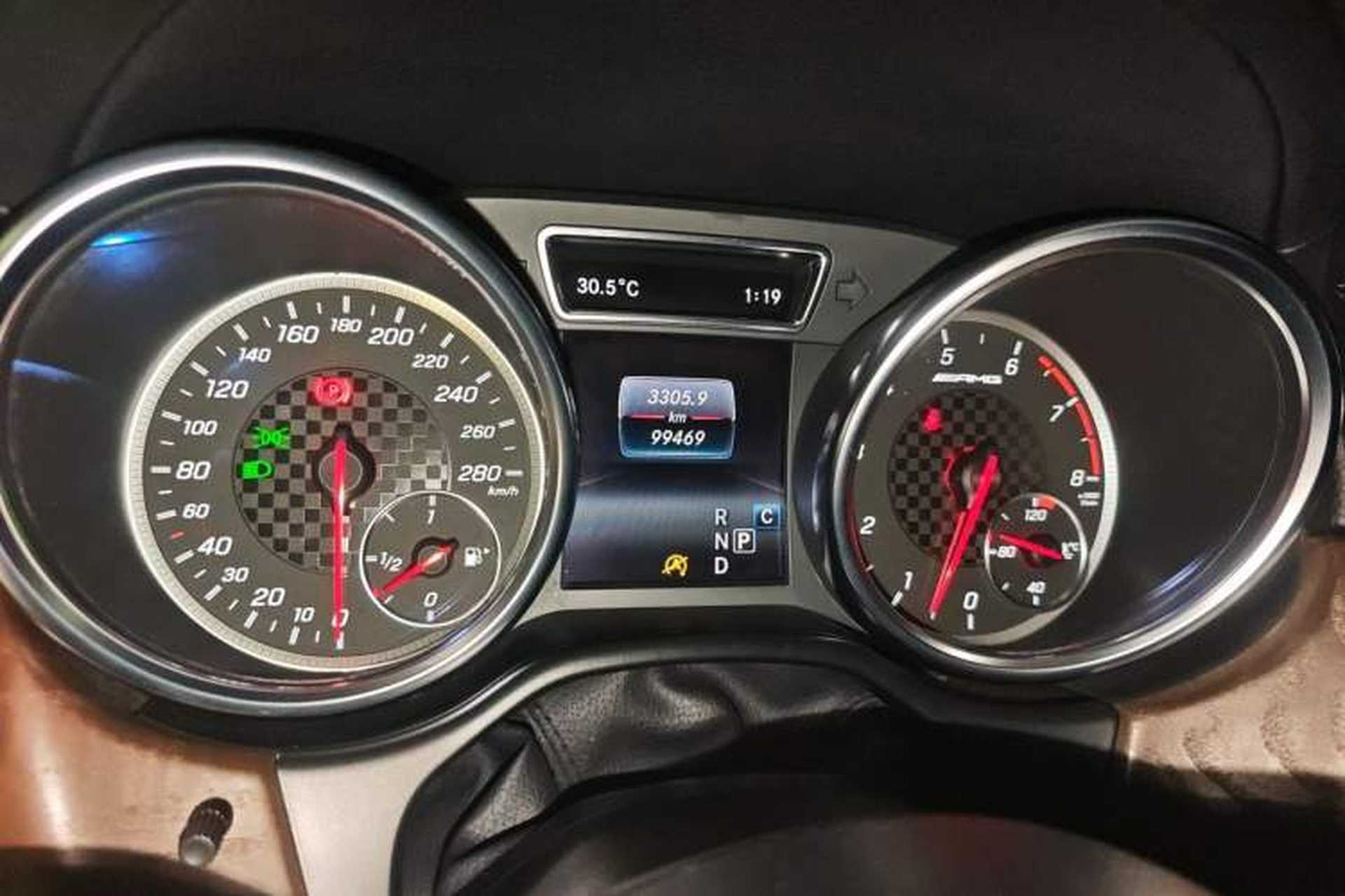 Used Mercedes-Benz GLE-Class  Odometer Close Up