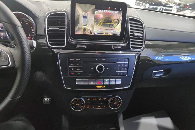 Used Mercedes-Benz GLE-Class 2019 GLE 400 4MATIC Exclusive Edition Audio And AC Panel