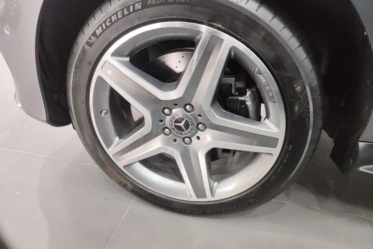 Used Mercedes-Benz GLE-Class 2019 GLE 400 4MATIC Exclusive Edition Exterior 7