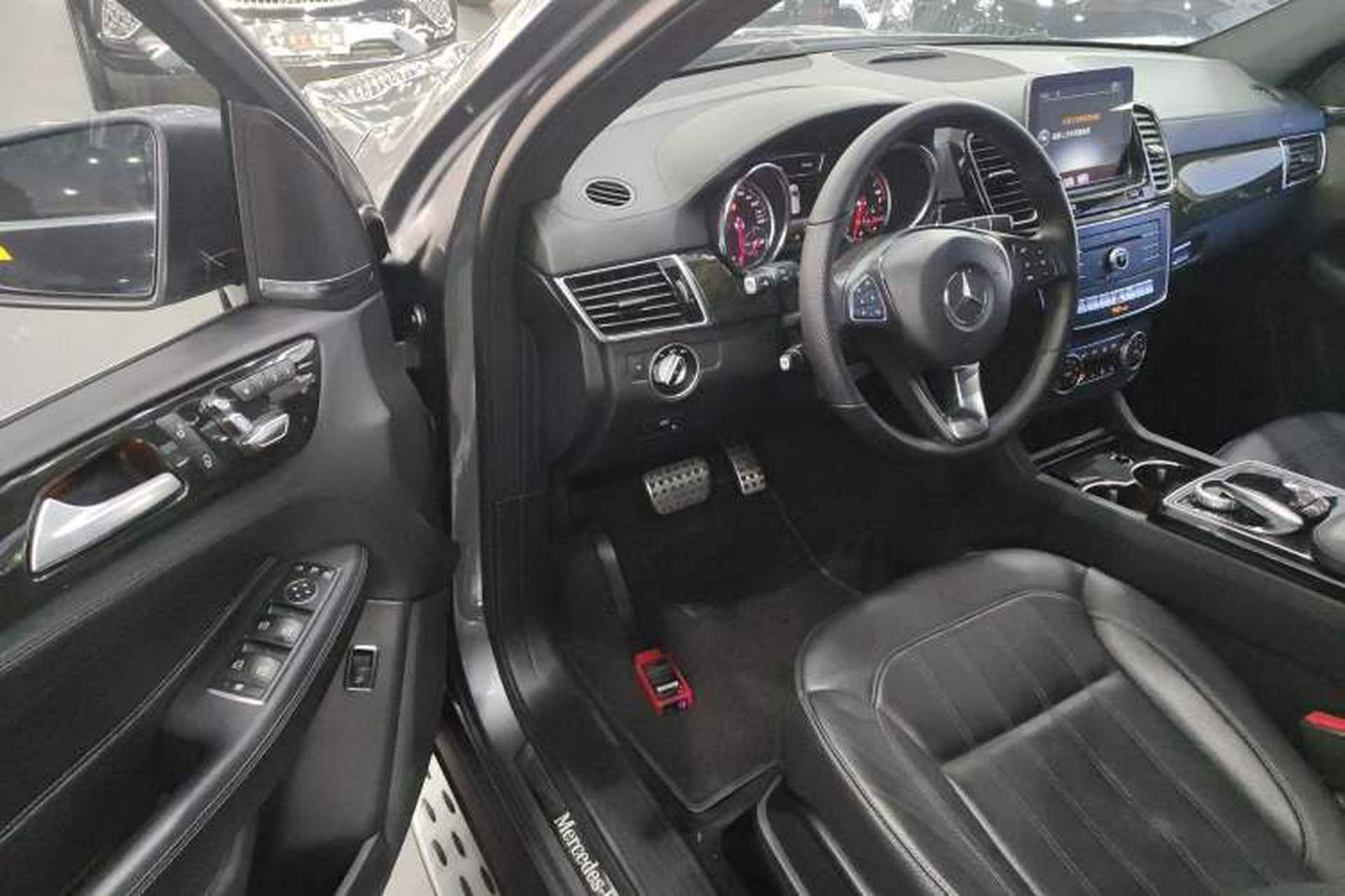 Used Mercedes-Benz GLE-Class 2019 GLE 400 4MATIC Exclusive Edition Interior 3