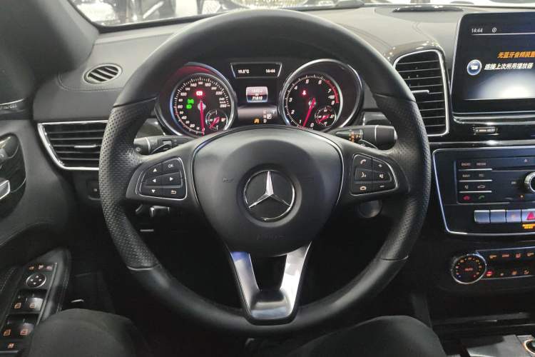 Used Mercedes-Benz GLE-Class 2019 GLE 400 4MATIC Exclusive Edition Steering Wheel