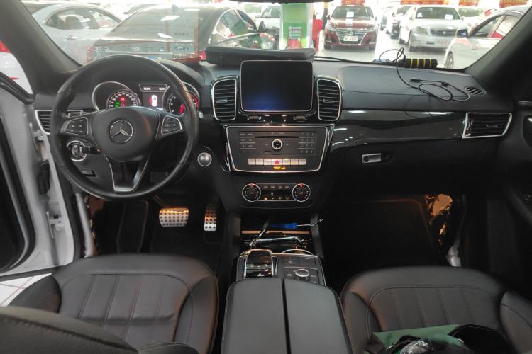 Used Mercedes-Benz GLE-Class 2019 GLE 400 Luxury Package Sport Package Radar Package Night Package Plus Edition Center Console