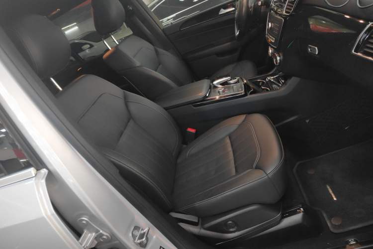 Used Mercedes-Benz GLE-Class 2019 GLE 400 Luxury Package Sport Package Radar Package Night Package Plus Edition Right Front Seat