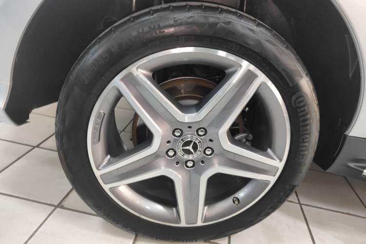 Used Mercedes-Benz GLE-Class 2019 GLE 400 Luxury Package Sport Package Radar Package Night Package Plus Edition Right Rear Wheel Hub