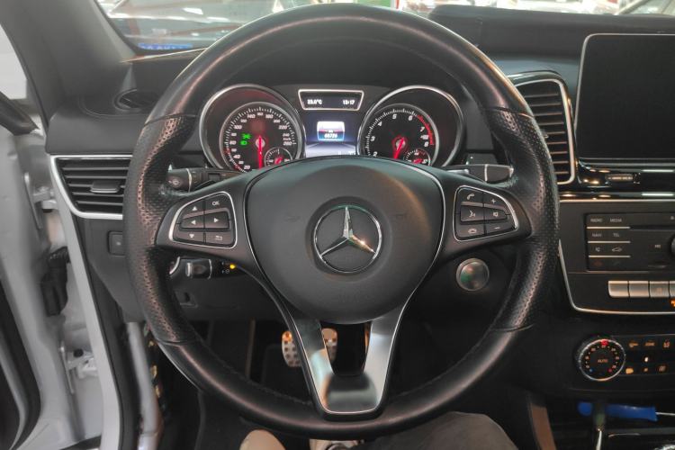 Used Mercedes-Benz GLE-Class 2019 GLE 400 Luxury Package Sport Package Radar Package Night Package Plus Edition Steering Wheel