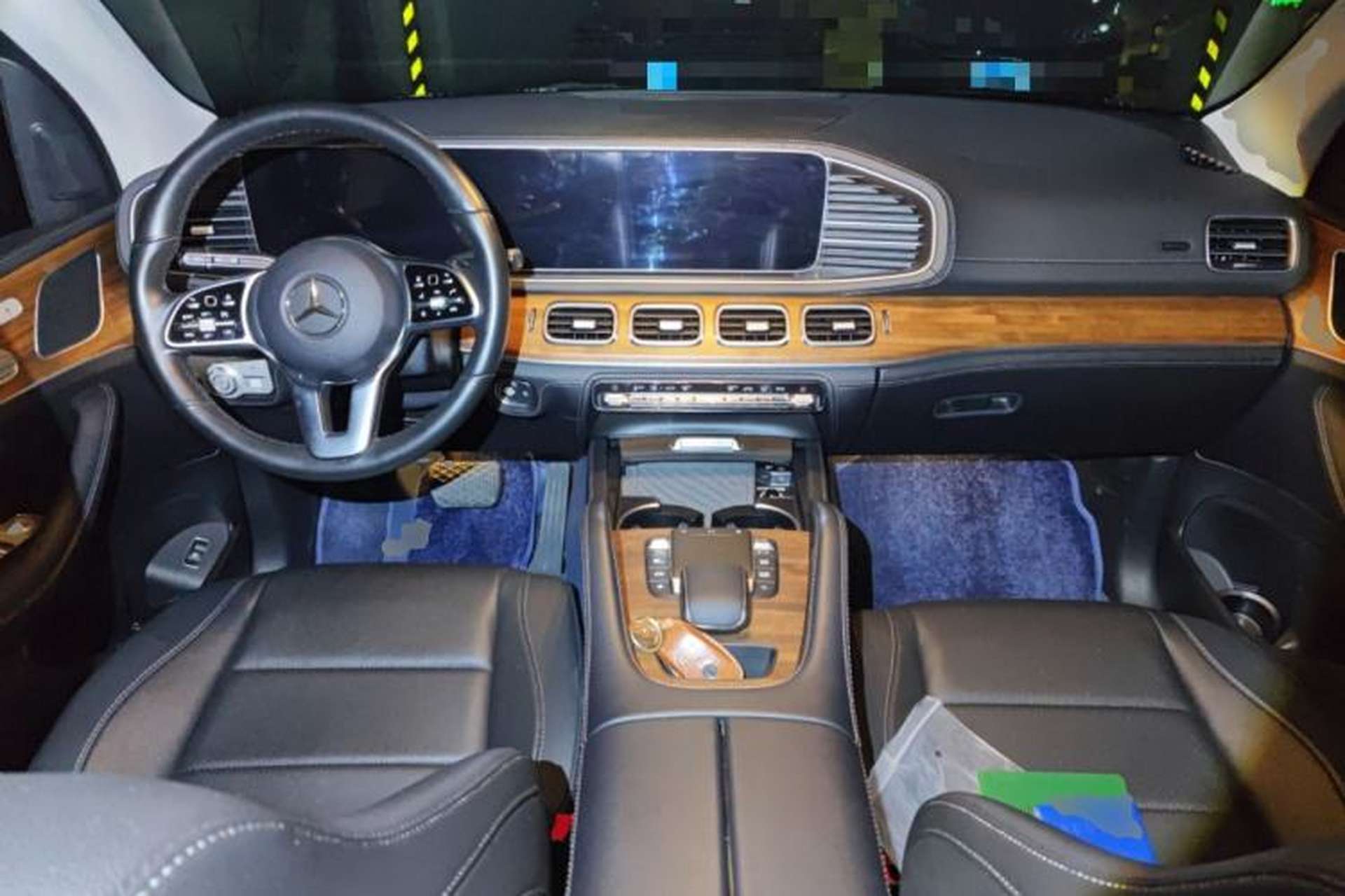 Used Mercedes-Benz GLE-Class 2020 GLE 450 4MATIC Stylish Model Center Console