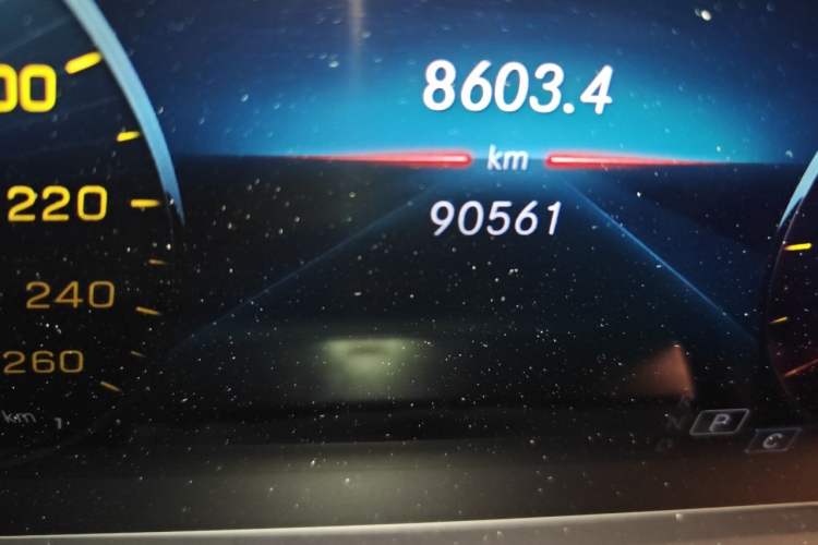 Used Mercedes-Benz GLE-Class 2020 GLE 350 4MATIC Stylish Model Odometer Close Up