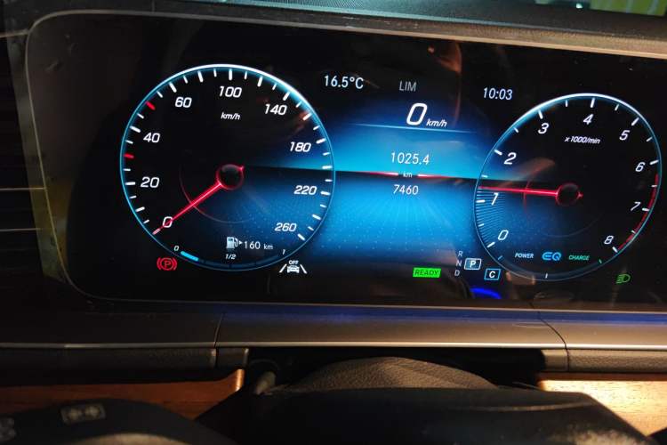 Used Mercedes-Benz GLE-Class 2020 GLE 450 4MATIC Stylish Model Odometer Close Up