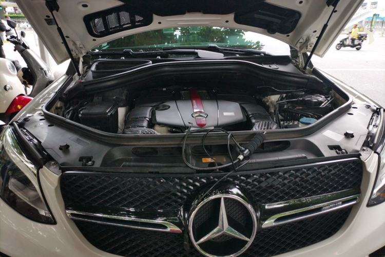 Used Mercedes-Benz GLE-Class  Engine Bay