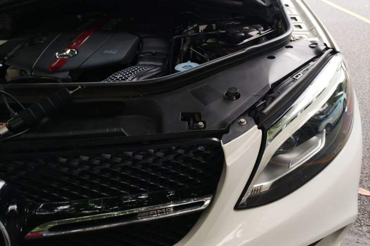Used Mercedes-Benz GLE-Class  Engine Bay Left