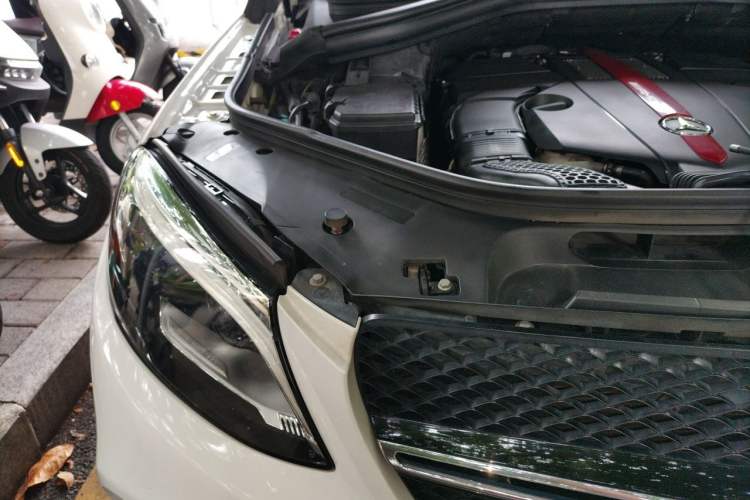 Used Mercedes-Benz GLE-Class  Engine Bay Right