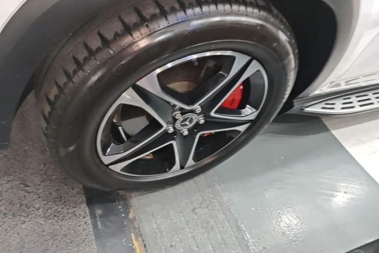 Used Mercedes-Benz GLE-Class  Left Front Wheel Hub