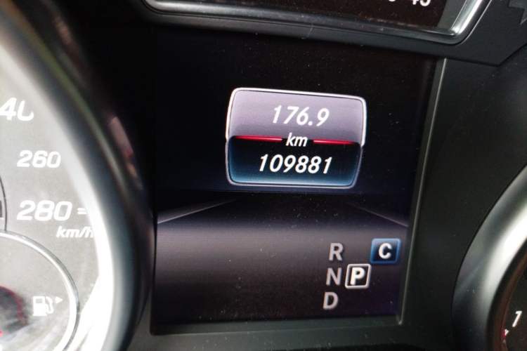 Used Mercedes-Benz GLE-Class  Odometer Close Up