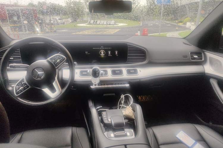Used Mercedes-Benz GLE-Class 2021 GLE 450 4MATIC AMG Line Center Console