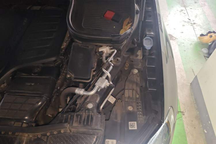 Used Mercedes-Benz GLE-Class  Engine Bay Left