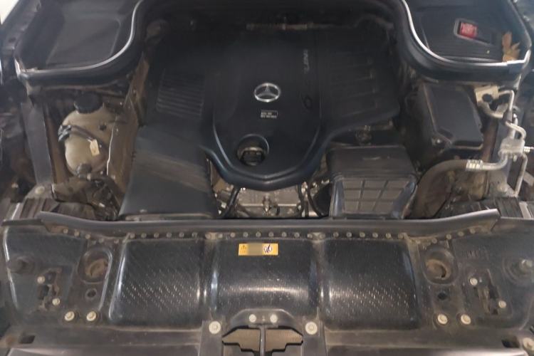 Used Mercedes-Benz GLE-Class  Engine Bay