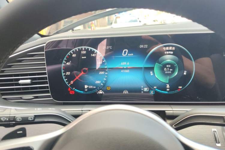 Used Mercedes-Benz GLE-Class  Odometer Close Up