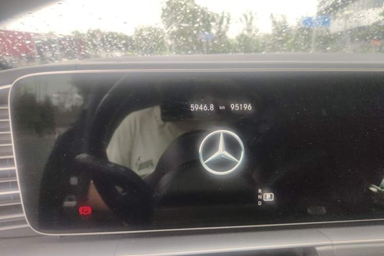 Used Mercedes-Benz GLE-Class 2021 GLE 450 4MATIC AMG Line Odometer Close Up