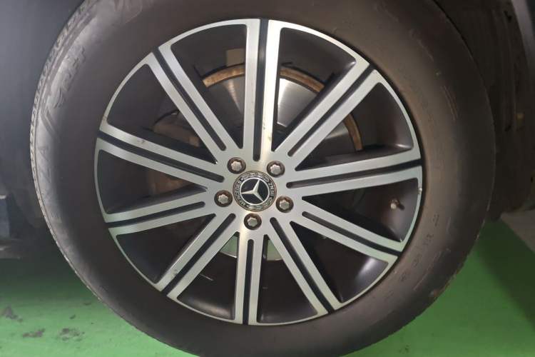Used Mercedes-Benz GLE-Class  Right Front Wheel Hub