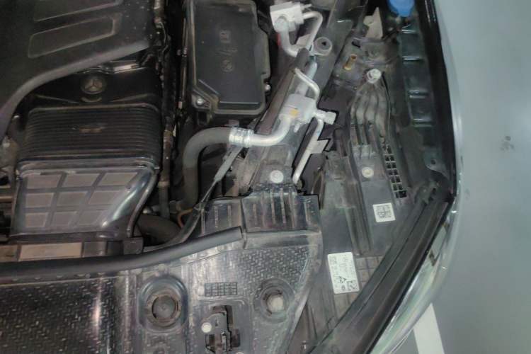 Used Mercedes-Benz GLE-Class  Engine Bay Left