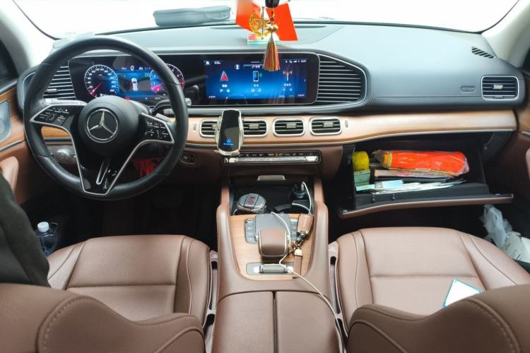 Used Mercedes-Benz GLE-Class 2024 GLE 450 4MATIC Stylish Model Center Console