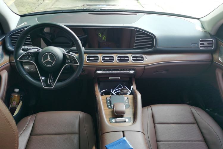 Used Mercedes-Benz GLE-Class 2024 GLE 450 4MATIC Stylish Model Center Console