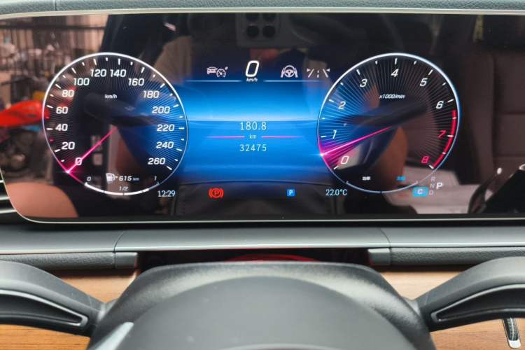 Used Mercedes-Benz GLE-Class 2024 GLE 450 4MATIC Stylish Model Odometer Close Up