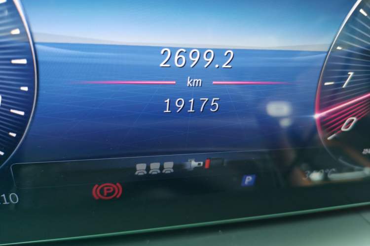 Used Mercedes-Benz GLE-Class 2024 GLE 450 4MATIC Stylish Model Odometer Close Up