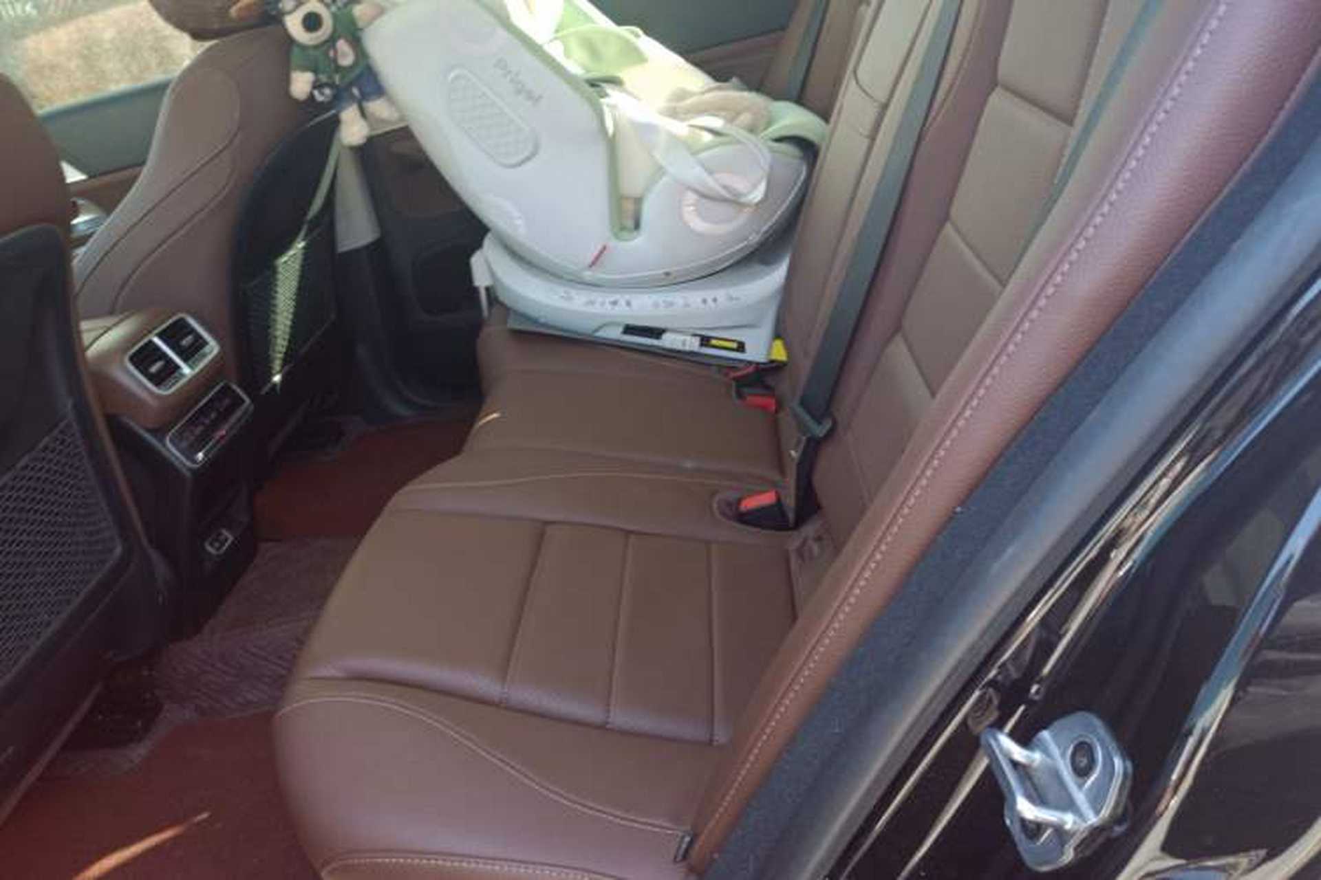 Used Mercedes-Benz GLE-Class 2024 GLE 350 4MATIC Dynamic Edition Left Rear Seat